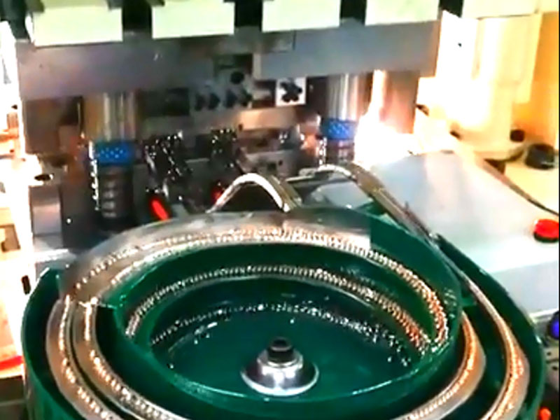 模內(nèi)鉚接設備