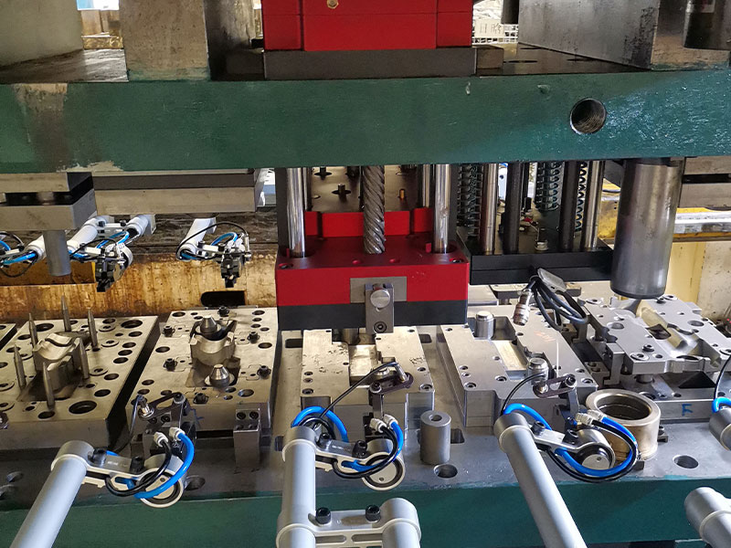 傳送模模內攻牙機