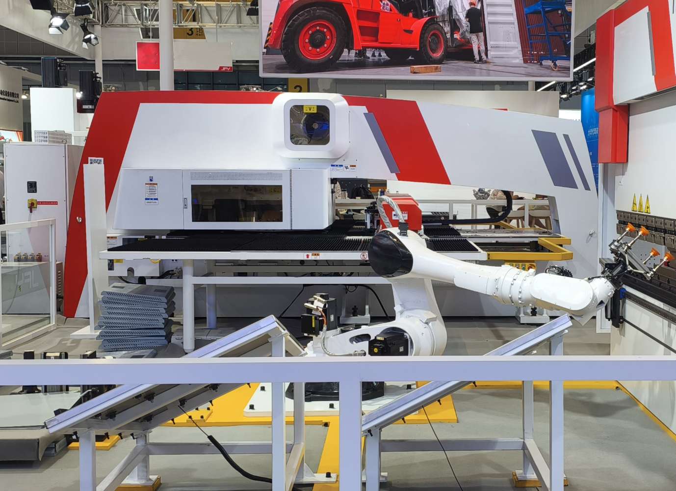 C工位轉塔攻絲模具